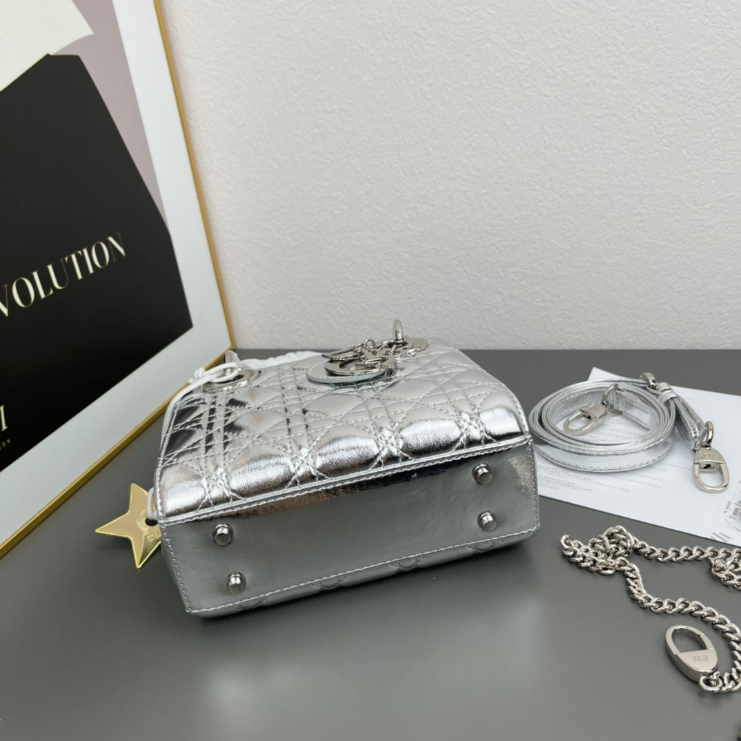 Elite Carryalls
