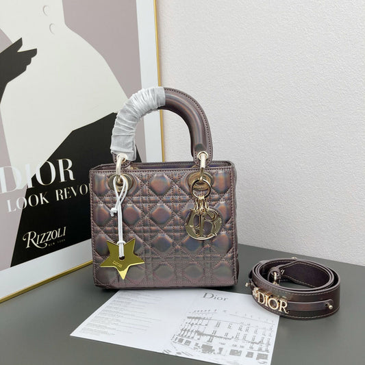 Elite Carryalls