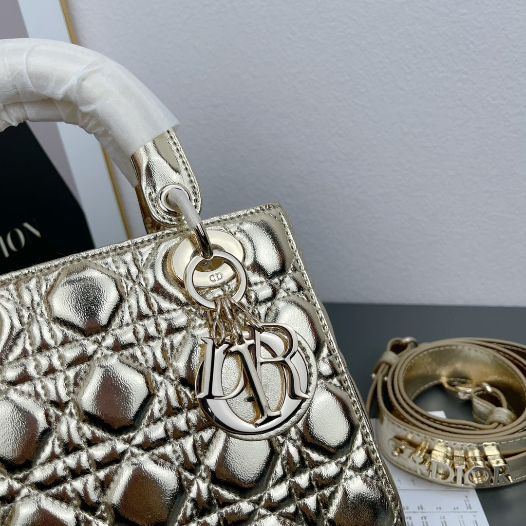 Elite Carryalls