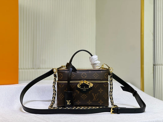 Elite Carryalls