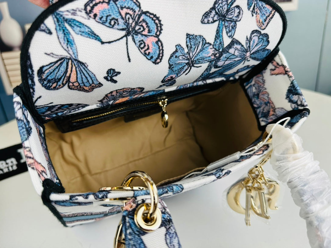 Elite Carryalls
