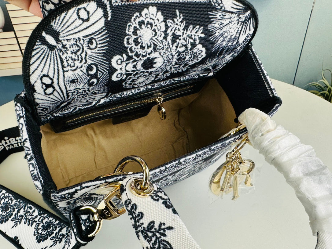 Elite Carryalls