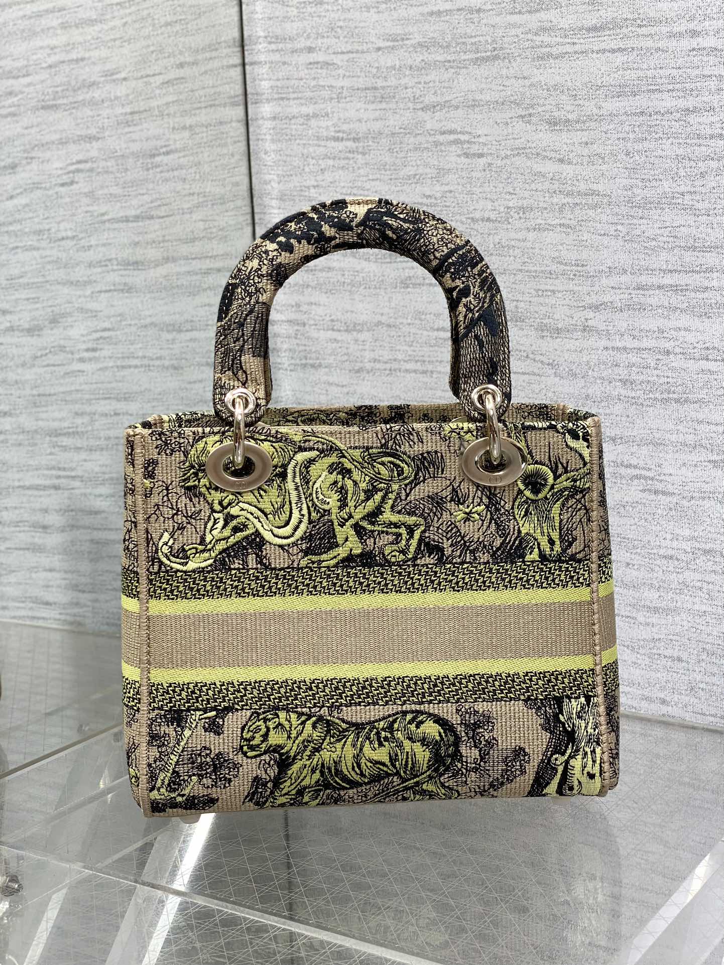 Elite Carryalls