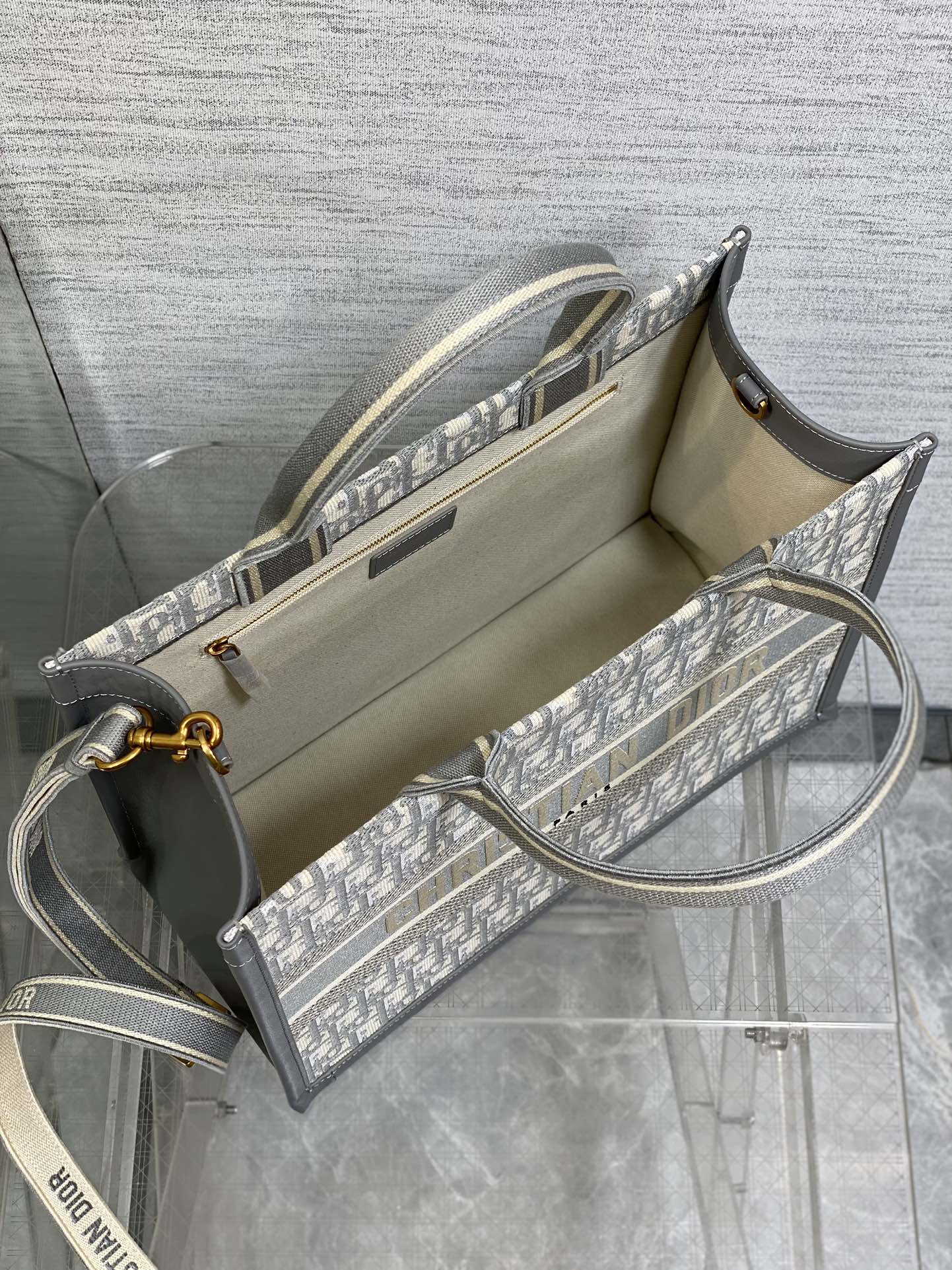Elite Carryalls