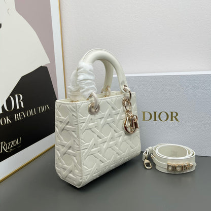 Elite Carryalls