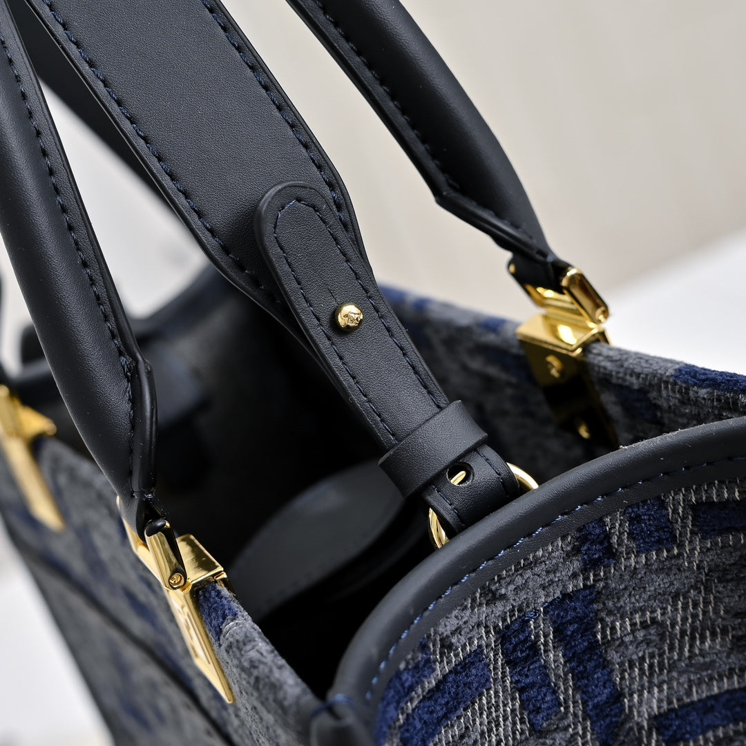 Elite Carryalls