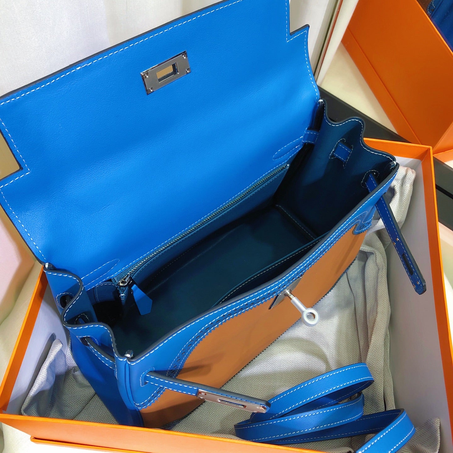Elite Carryalls