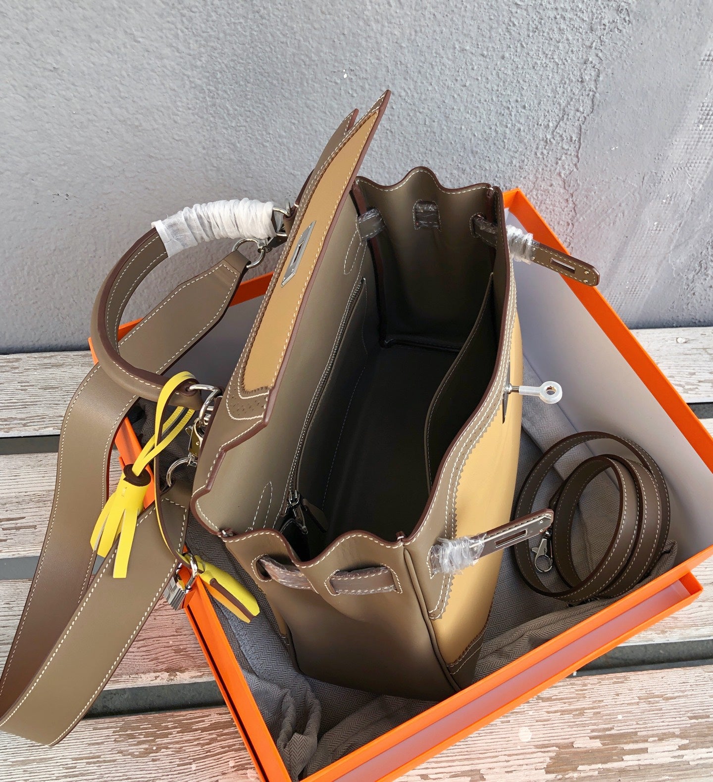 Elite Carryalls