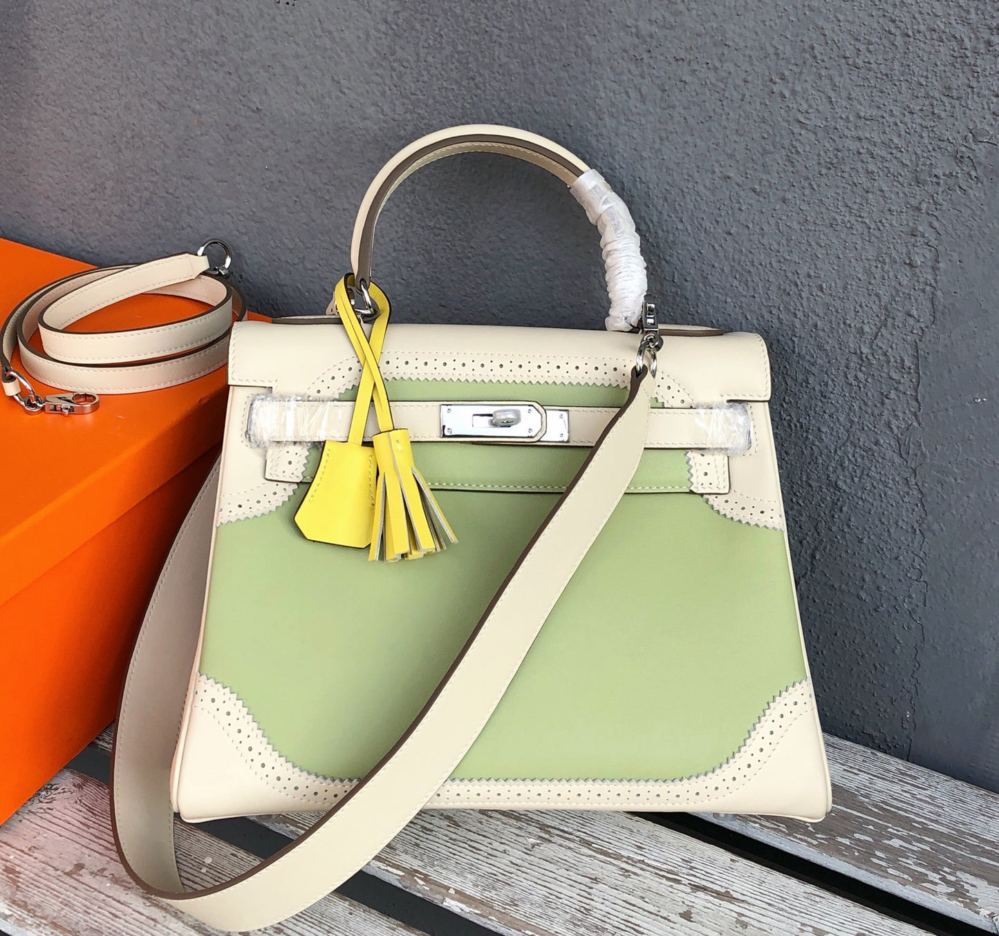 Elite Carryalls
