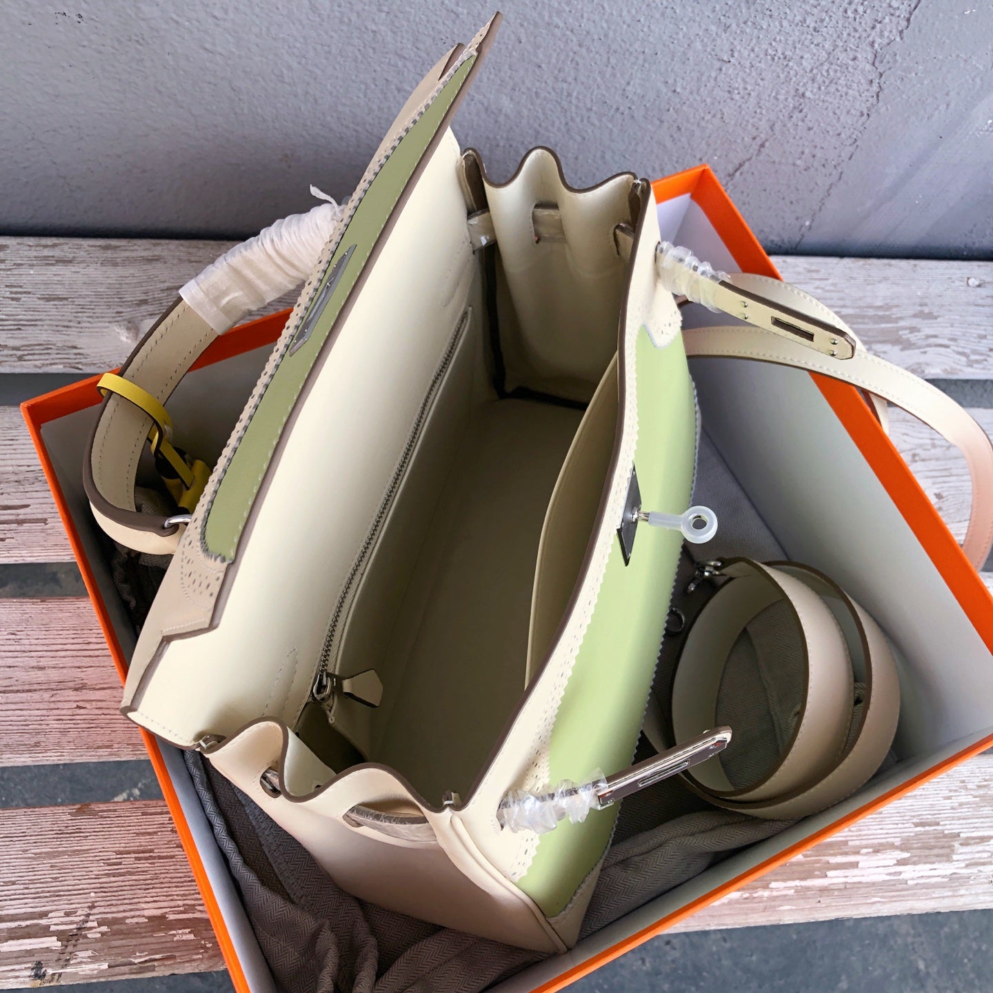 Elite Carryalls