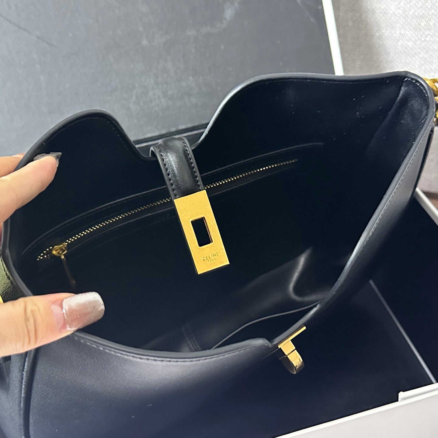 Elite Carryalls