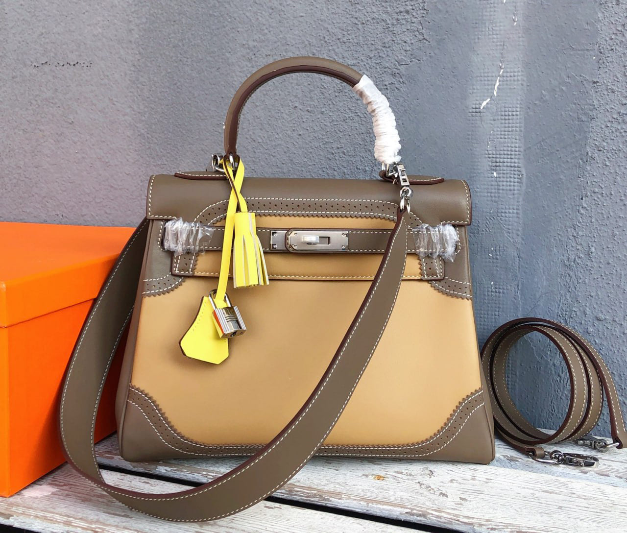 Elite Carryalls